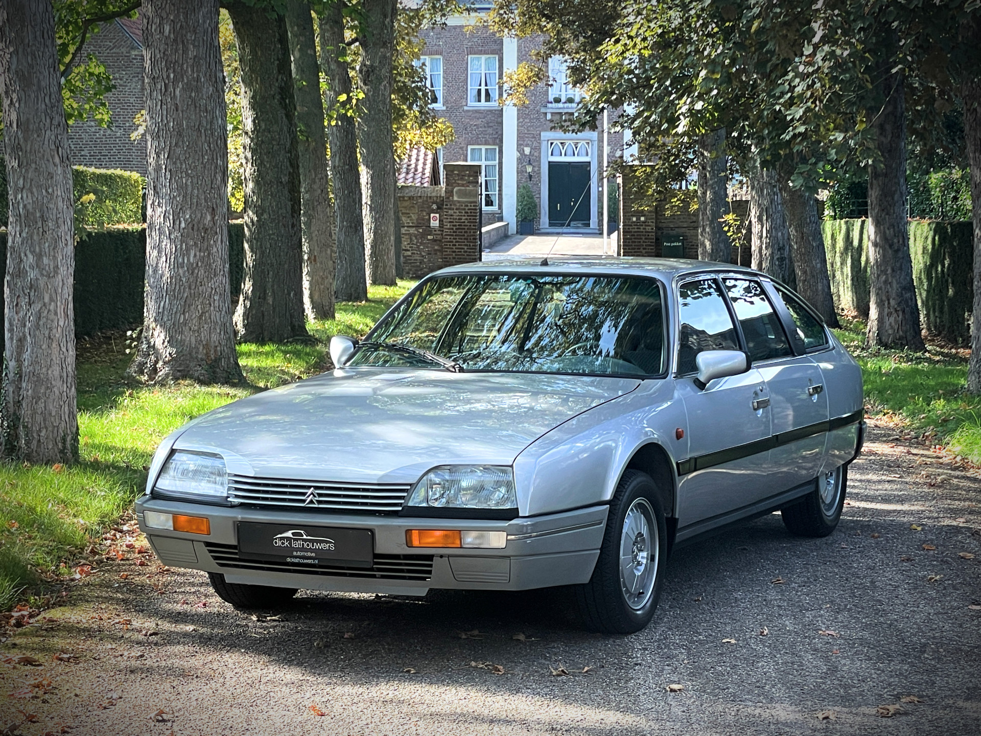 48037510-39.jpg