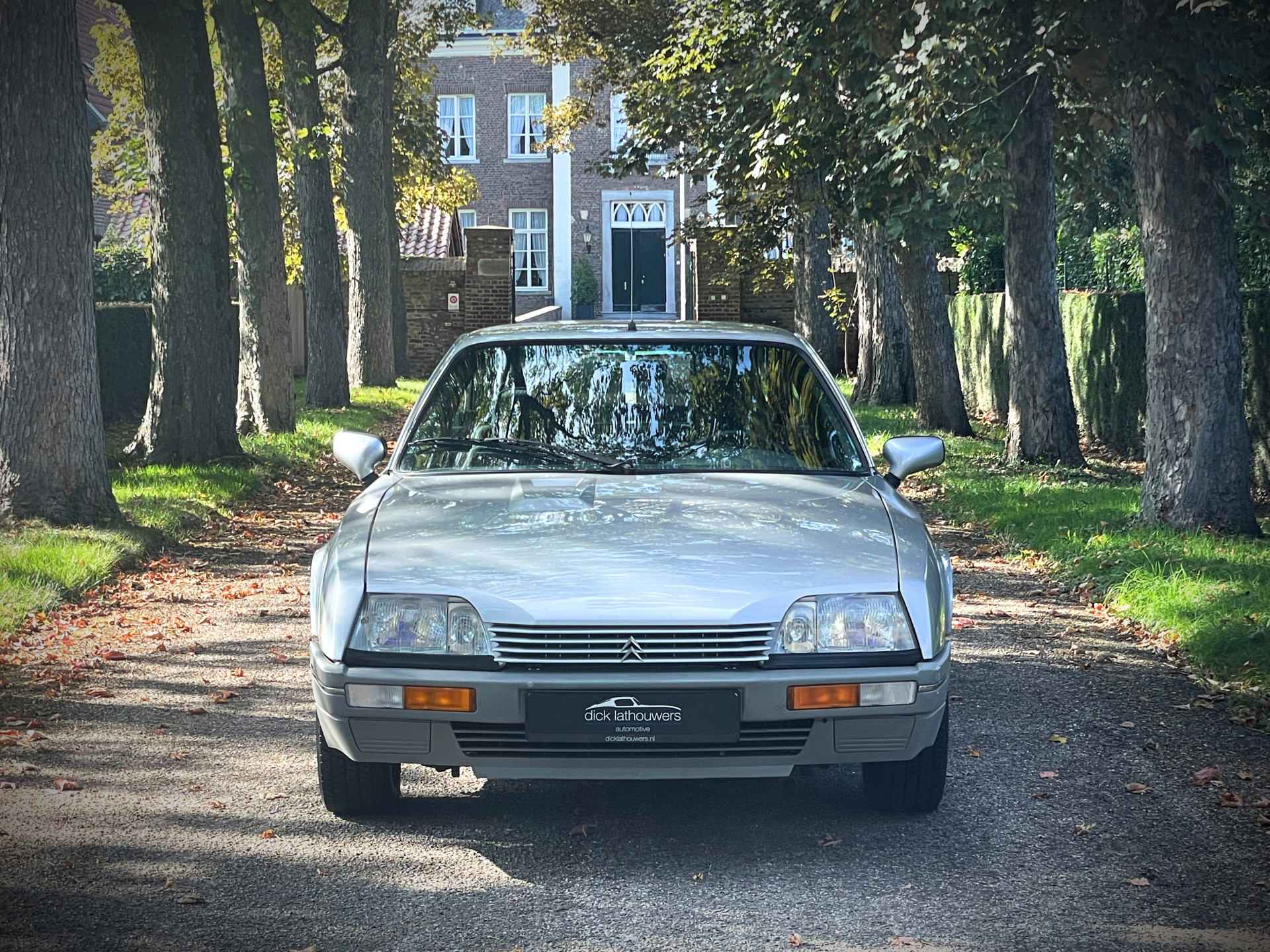 48037510-2.jpg