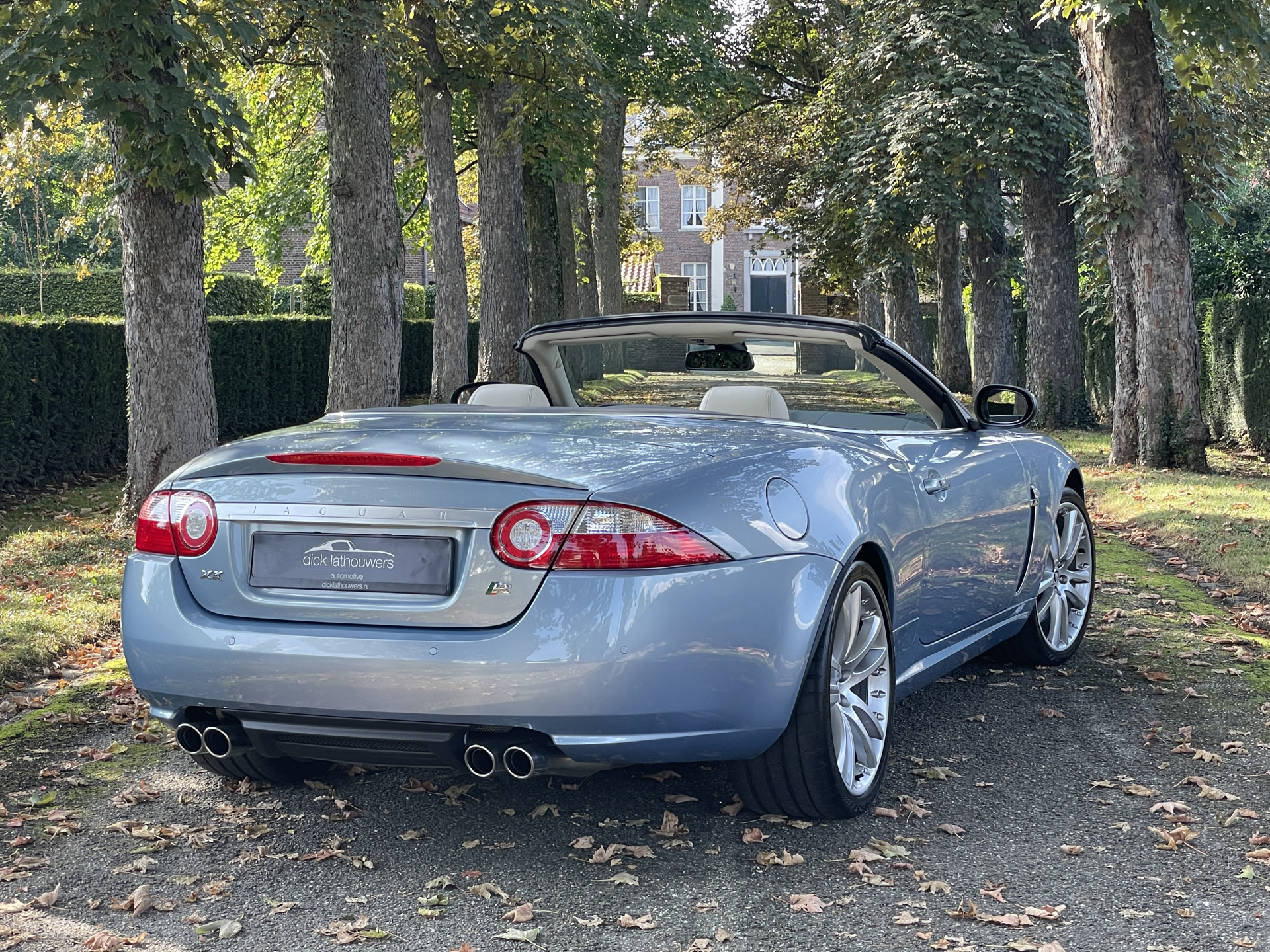 48326438-2.jpg