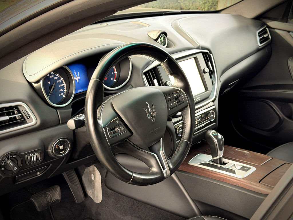 51678342-4.jpg