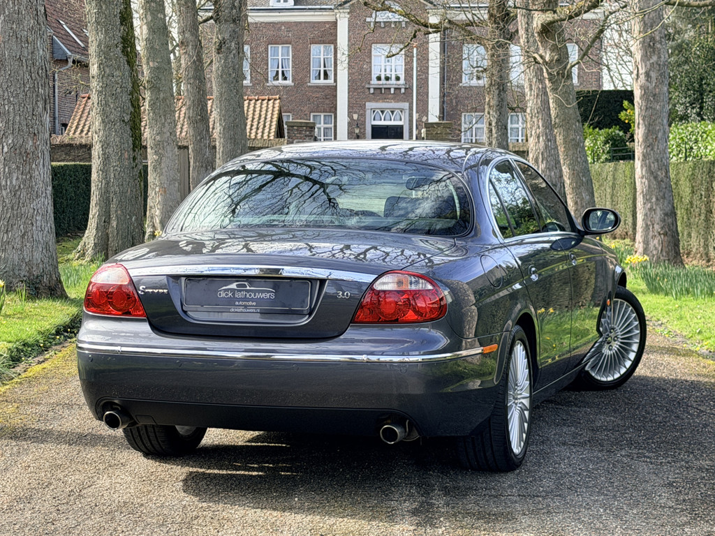 52089632-1.jpg
